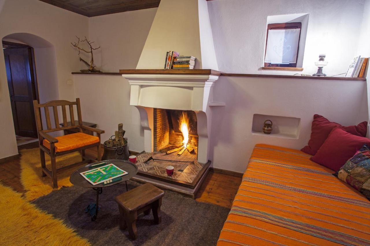 Mpelleiko Hotel Sztemníca Kültér fotó