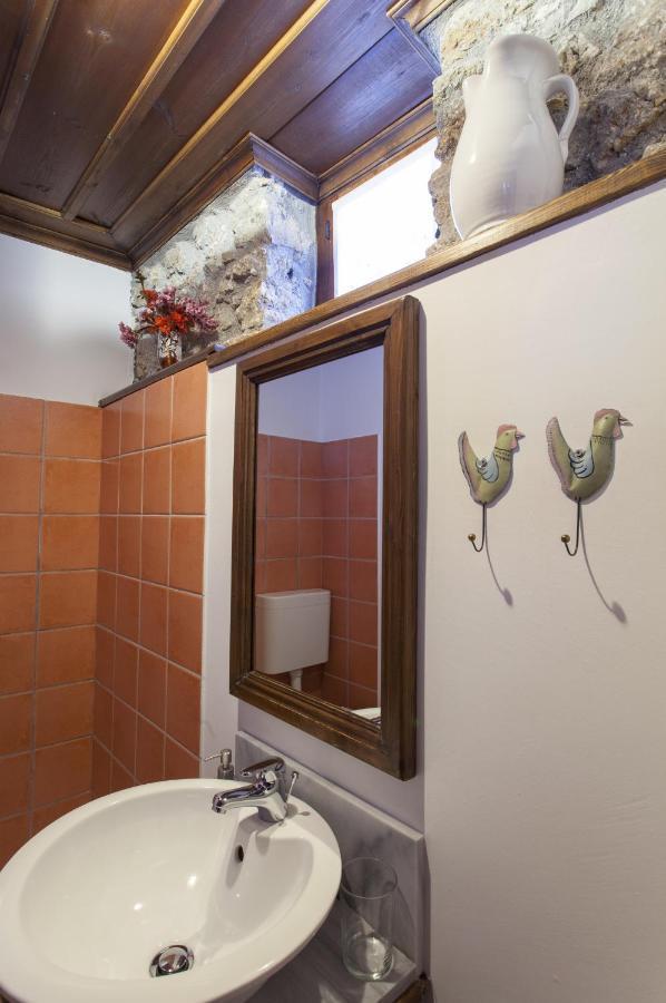 Mpelleiko Hotel Sztemníca Kültér fotó
