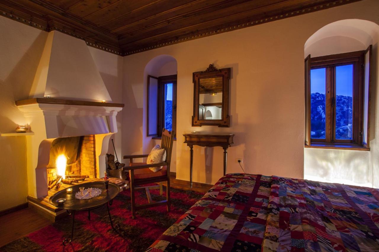 Mpelleiko Hotel Sztemníca Kültér fotó