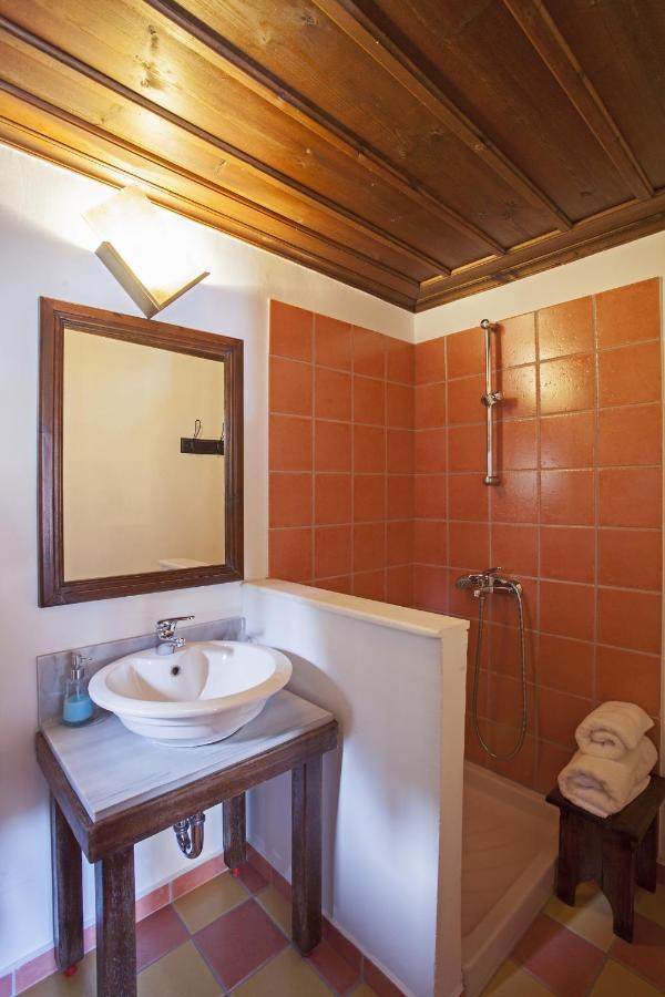 Mpelleiko Hotel Sztemníca Kültér fotó