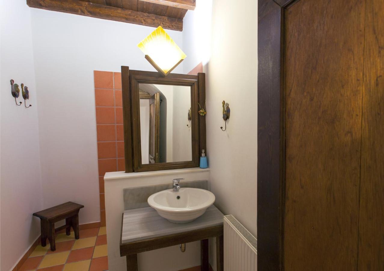 Mpelleiko Hotel Sztemníca Kültér fotó
